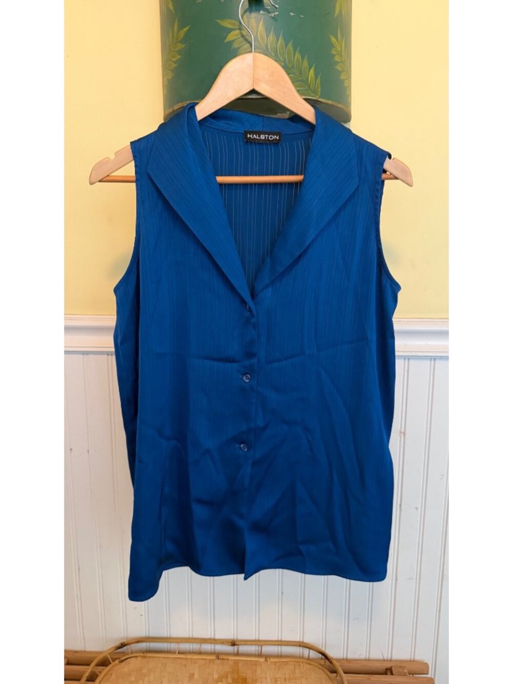 Halston Sleeveless Button-Up Collared Blouse In Blue With Subtle Stripe